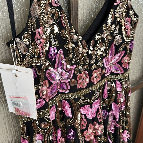 Mac Duggal V NECK FLORAL EMBELLISHED SPAGHETTI STRAP GOWN in black multi size 22 - Picture 15 of 17